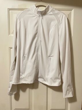 Tommy Bahama zip up size medium in white with pockets